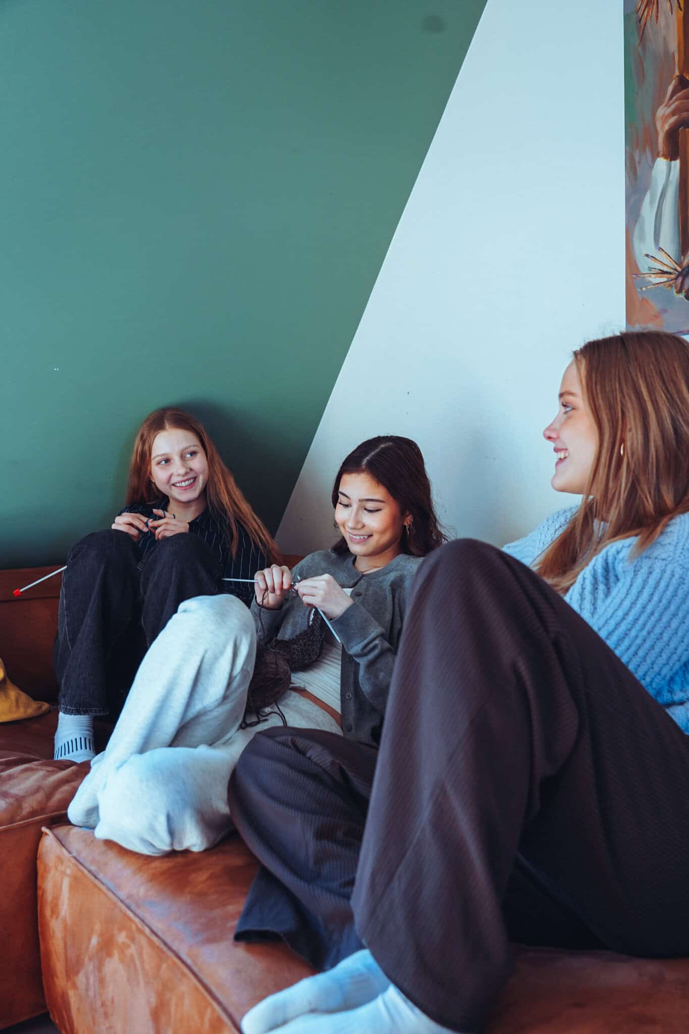 Piger der strikker på valgfag 