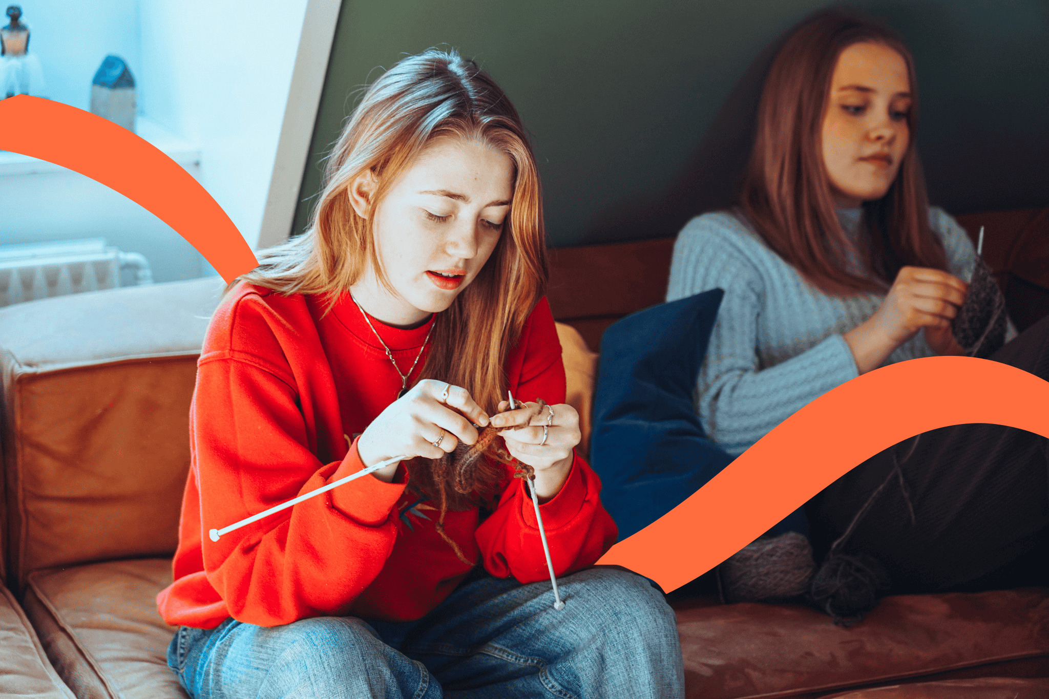 Pige der strikker på efterskole